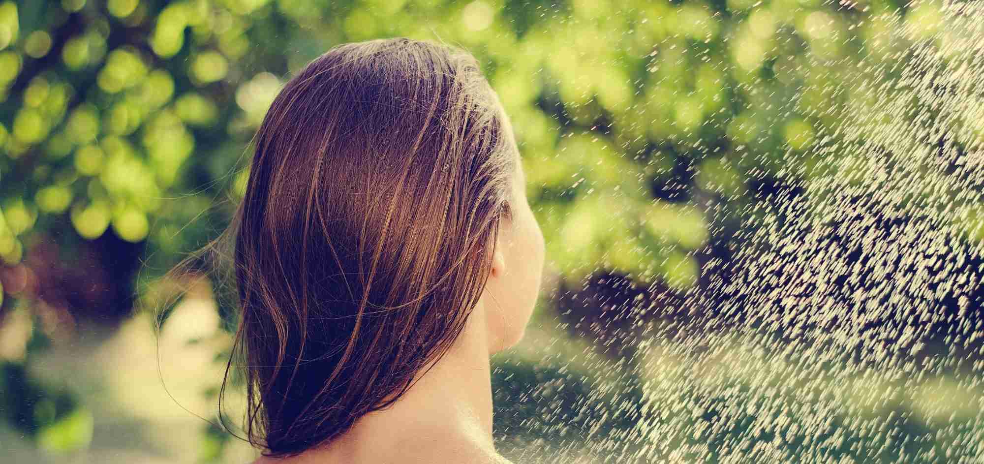 Zahradní sprcha – rychlé a praktické osvěžení