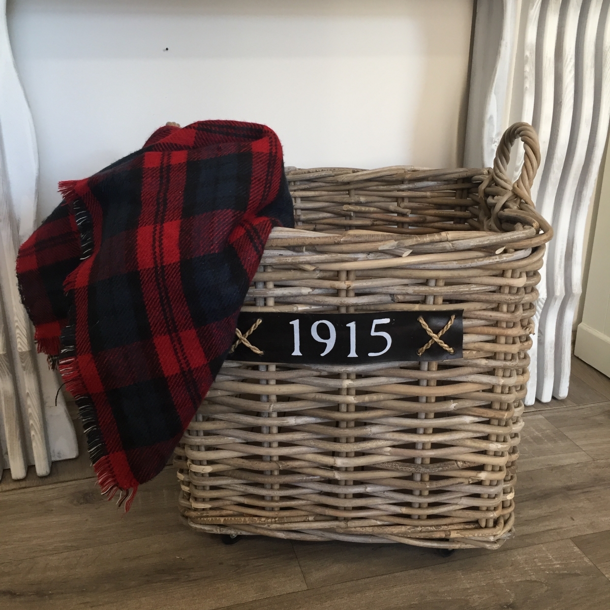 Ratanové koše různých tvarů a velikostí